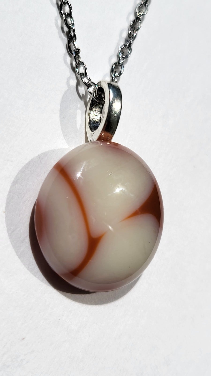 RVS ketting met uniek "Terracotta en Creme" glas hanger