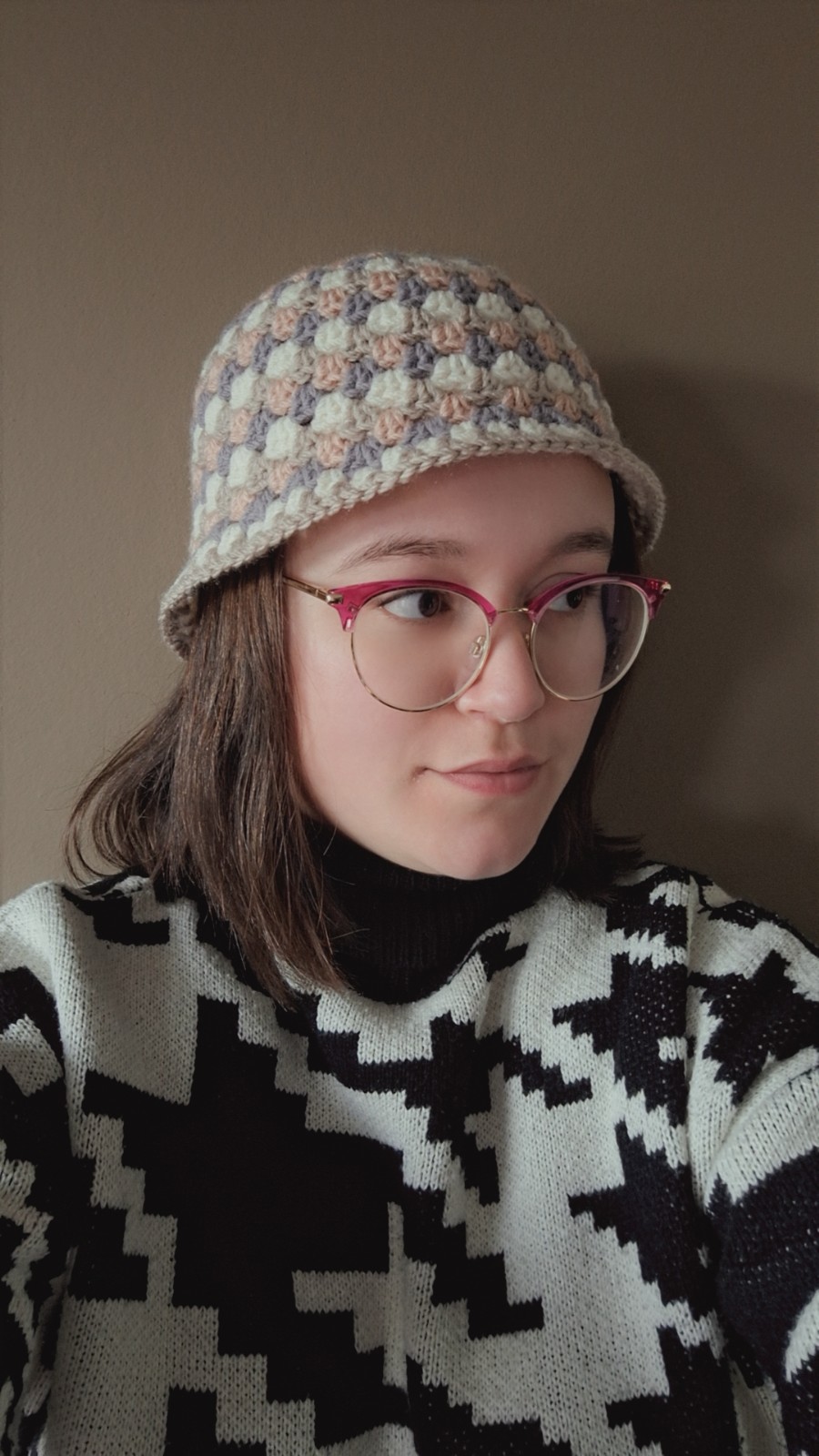 Gehaakte bucket hat | Lichtroze, crème, beige en grijs