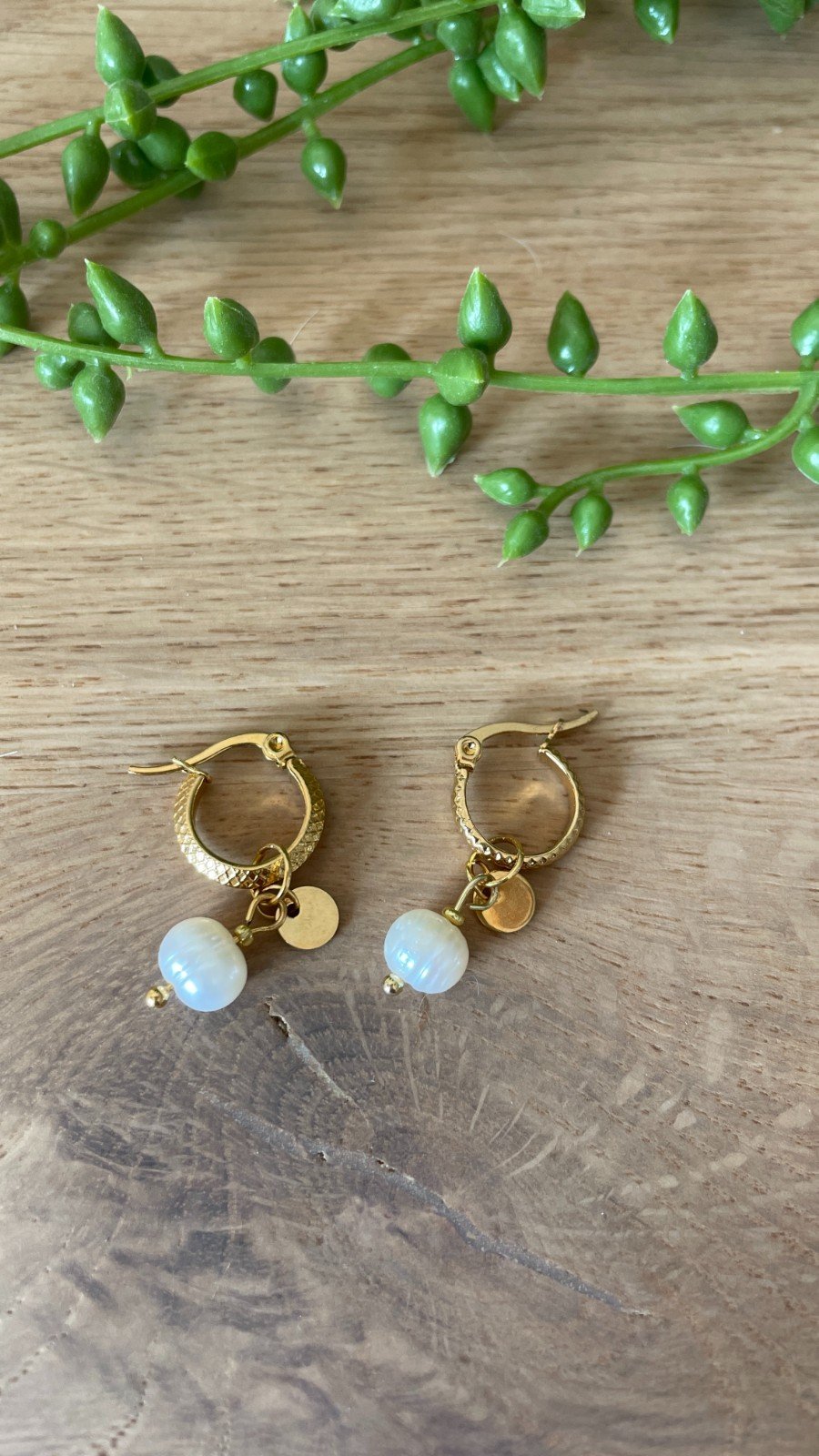 Parel oorbellen met gouden details