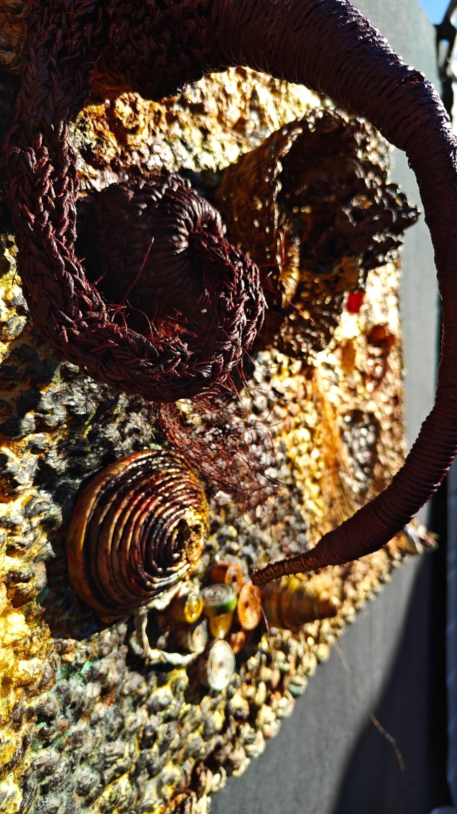 gebreide krant werkstuk.