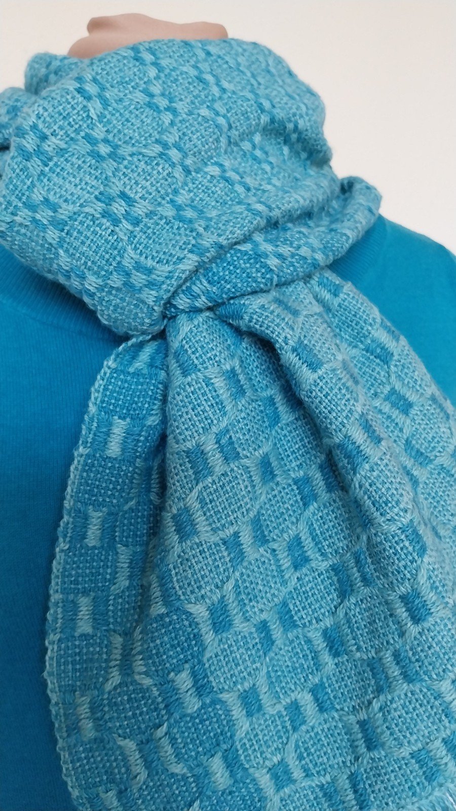 licht blauwe handgeweven wol met katoenen shawl - 78703 Handgeweven shawl in blauwe tinten – zacht, soepel & warm