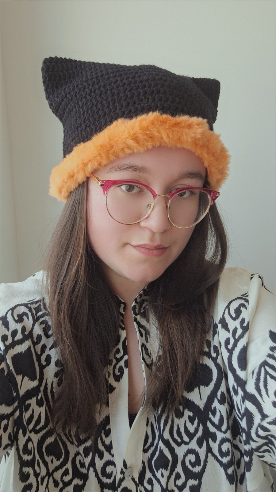 Gehaakte muts met imitatiebont | Zwart en oranje