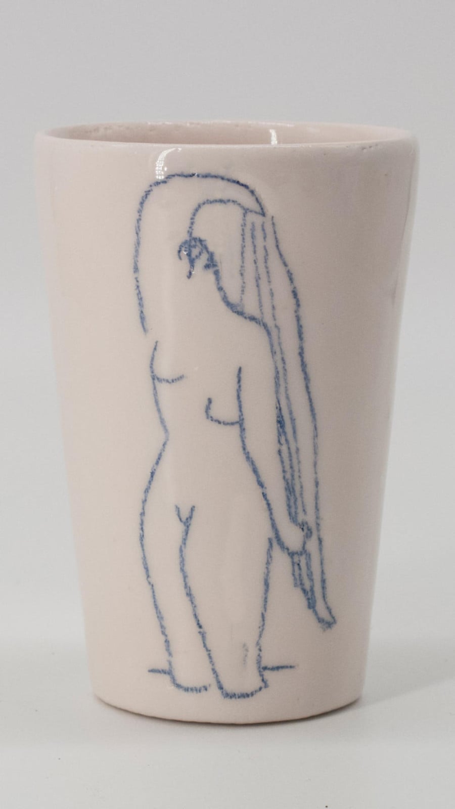 Beker3, keramiek (gietklei) met onderverfglazuurpotlood tekening, Nicolaas Maathuis (NIC-O)