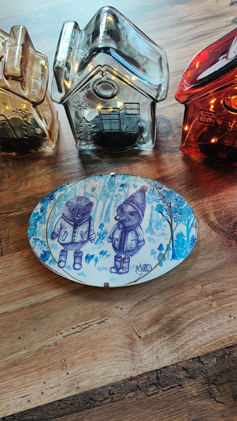 Fairy Forest Hedgehogs – Winterse egeltjes in Delfts blauw sfeer (Originele illustratie! - ingelijst)