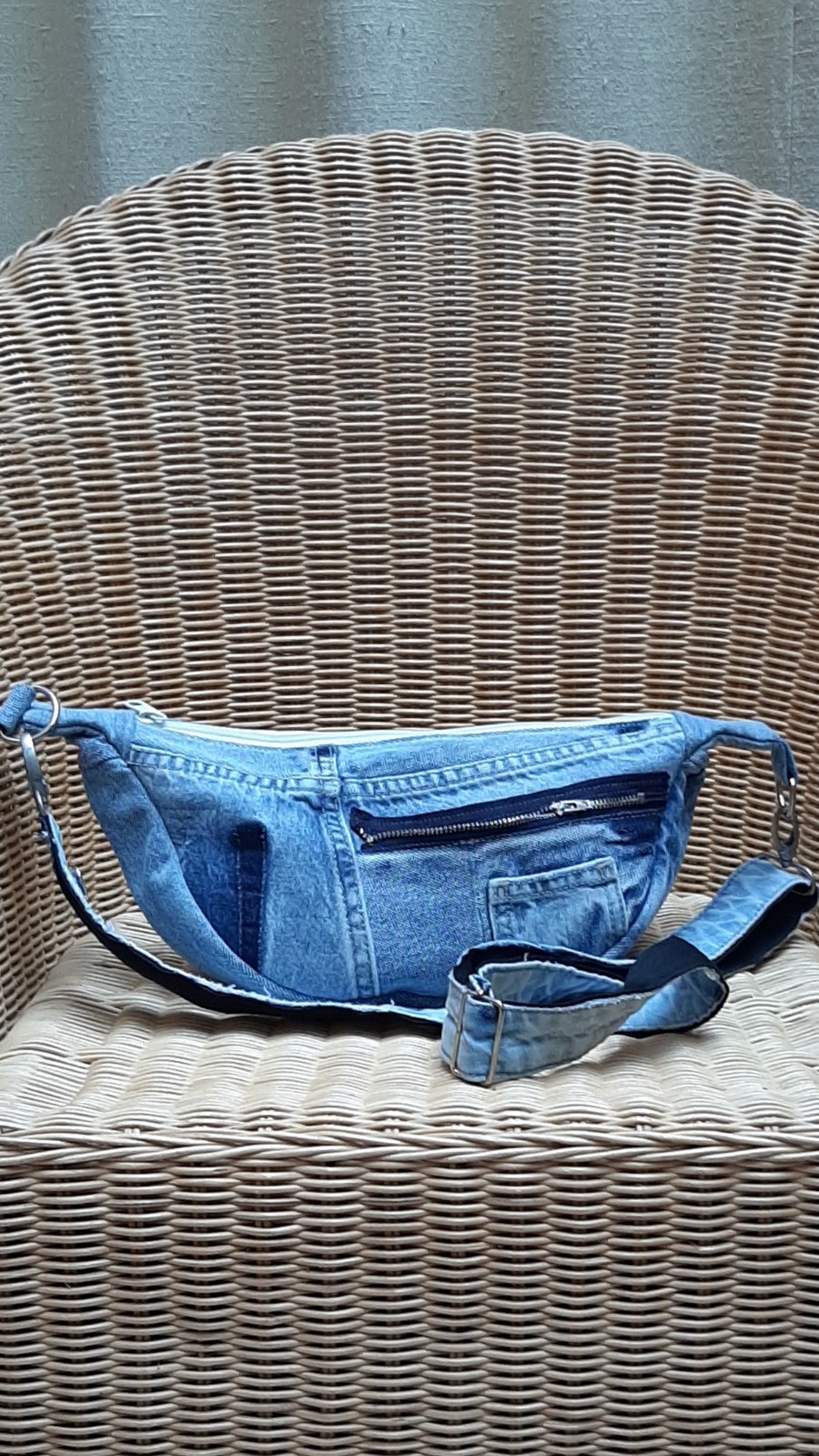 Denim slingbag / crossbodybag - 139637 Denim slingbag / crossbodybag licht