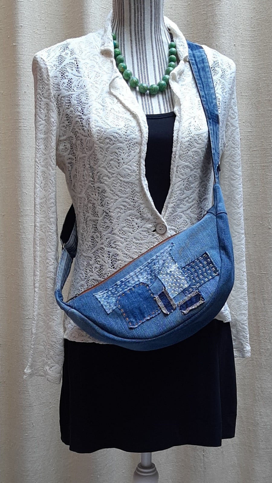 Denim slingbag / crossbodybag donker - 139654 Denim slingbag / crossbodybag donker