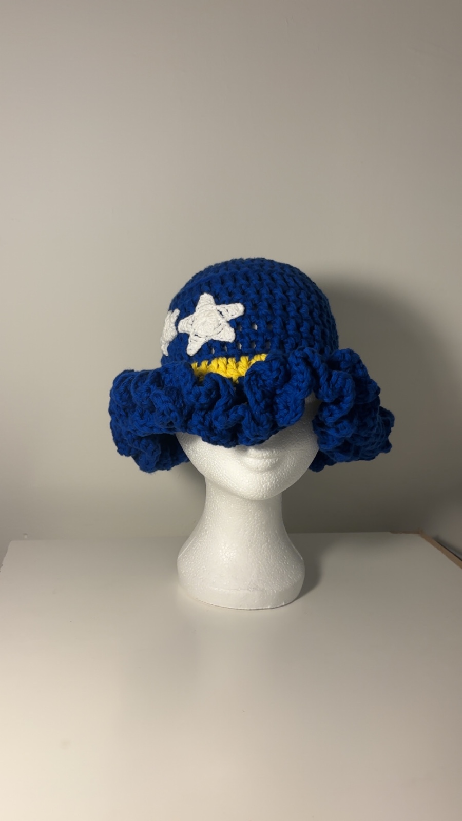 Cura Crochet double ruffel buckethat - 150243 Cura Crochet double ruffel buckethat
