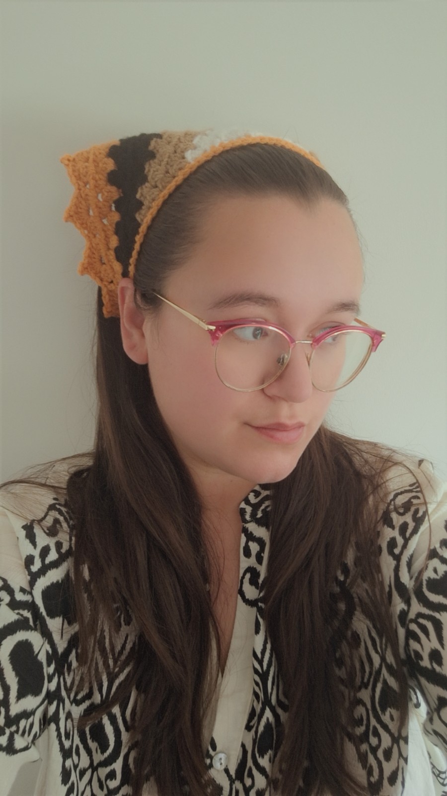 Gehaakte bandana | Crème, lichtbruin, zwart en oranje - 152583 Gehaakte bandana | Crème, lichtbruin, zwart en oranje