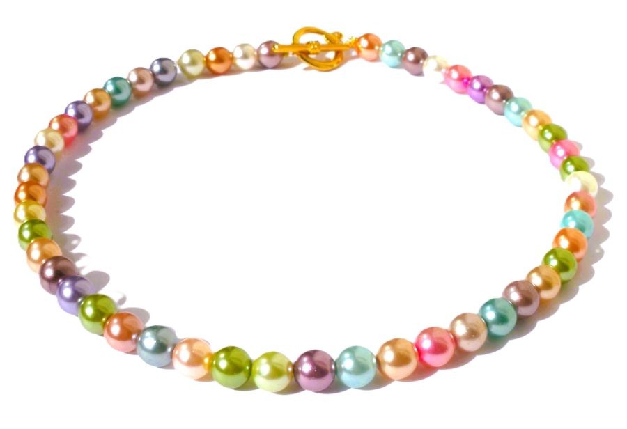 Trendy halsketting met pastelkleurige glasparels. Handgeregen ketting… - 136847 Trendy halsketting met pastelkleurige glasparels. Handgeregen ketting met glaskralen en goudkleurige kapittelsluiting, met of zonder hanger.