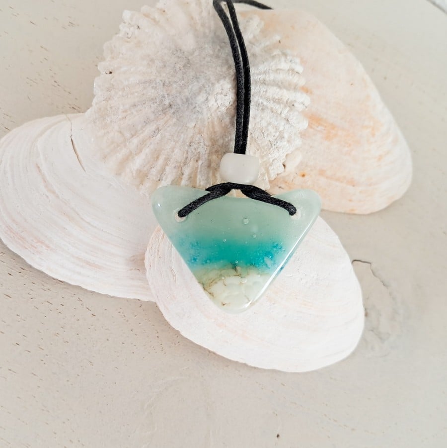 Oceaan - zee hanger ketting: handgemaakt aqua blauw glazen sieraad, m… - 154337 Oceaan - zee hanger ketting: handgemaakt aqua blauw glazen sieraad, medaillon, op zee geïnspireerd betekenisvol cadeau