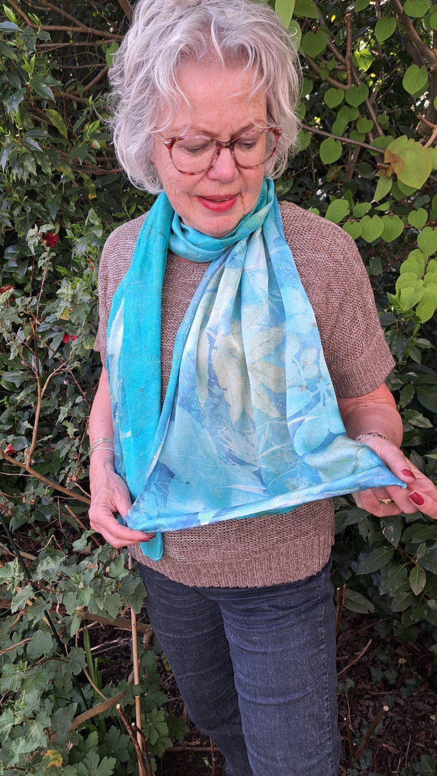 Sjaal van satijnzijde,180 x 45 cm, lichte smaragdgroen met botanische print - 73847.jpeg Sjaal van satijnzijde,180 x 45 cm, lichte smaragdgroen met botanische print