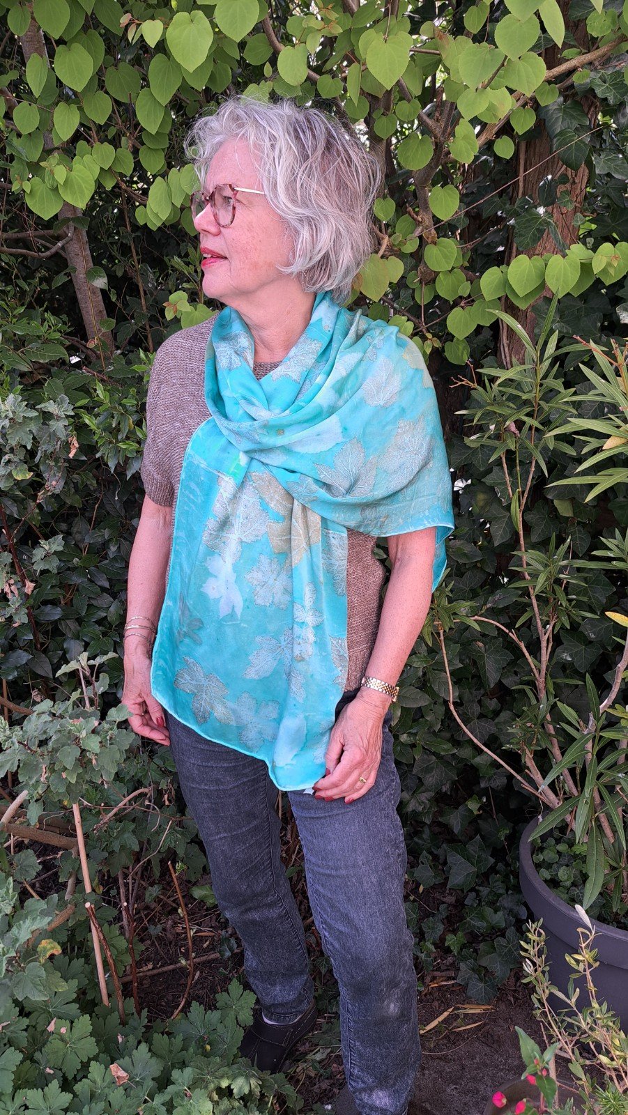 Sjaal van satijnzijde,180 x 45 cm, lichte smaragdgroen met botanische print - 73850.jpeg Sjaal van satijnzijde,180 x 45 cm, lichte smaragdgroen met botanische print