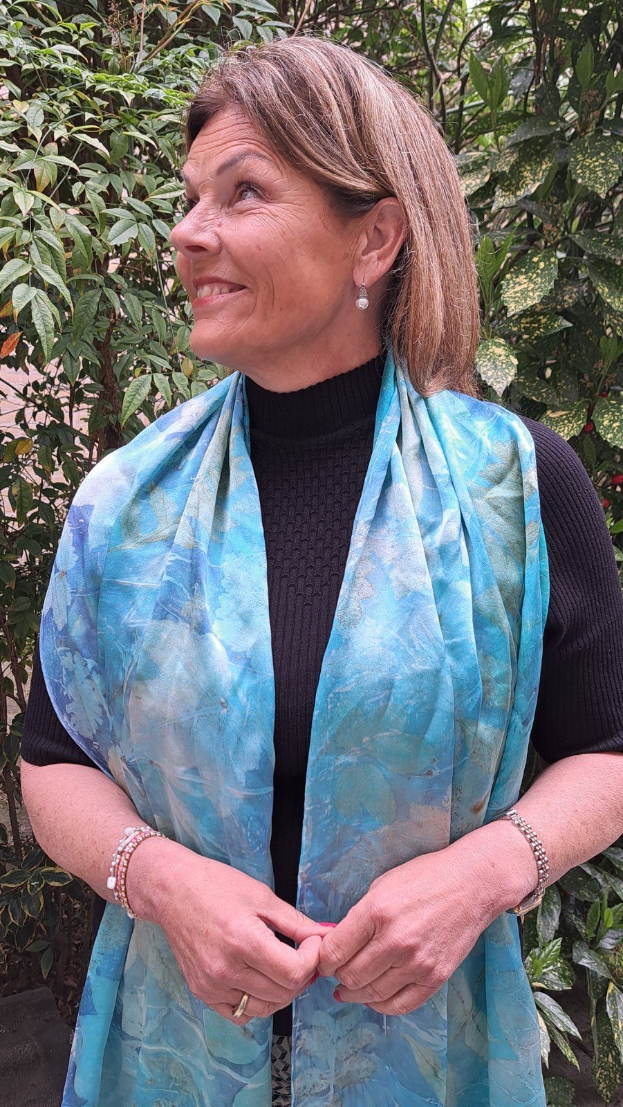 Sjaal van satijnzijde,180 x 45 cm, lichte smaragdgroen met botanische print - 74284.jpeg Sjaal van satijnzijde,180 x 45 cm, lichte smaragdgroen met botanische print