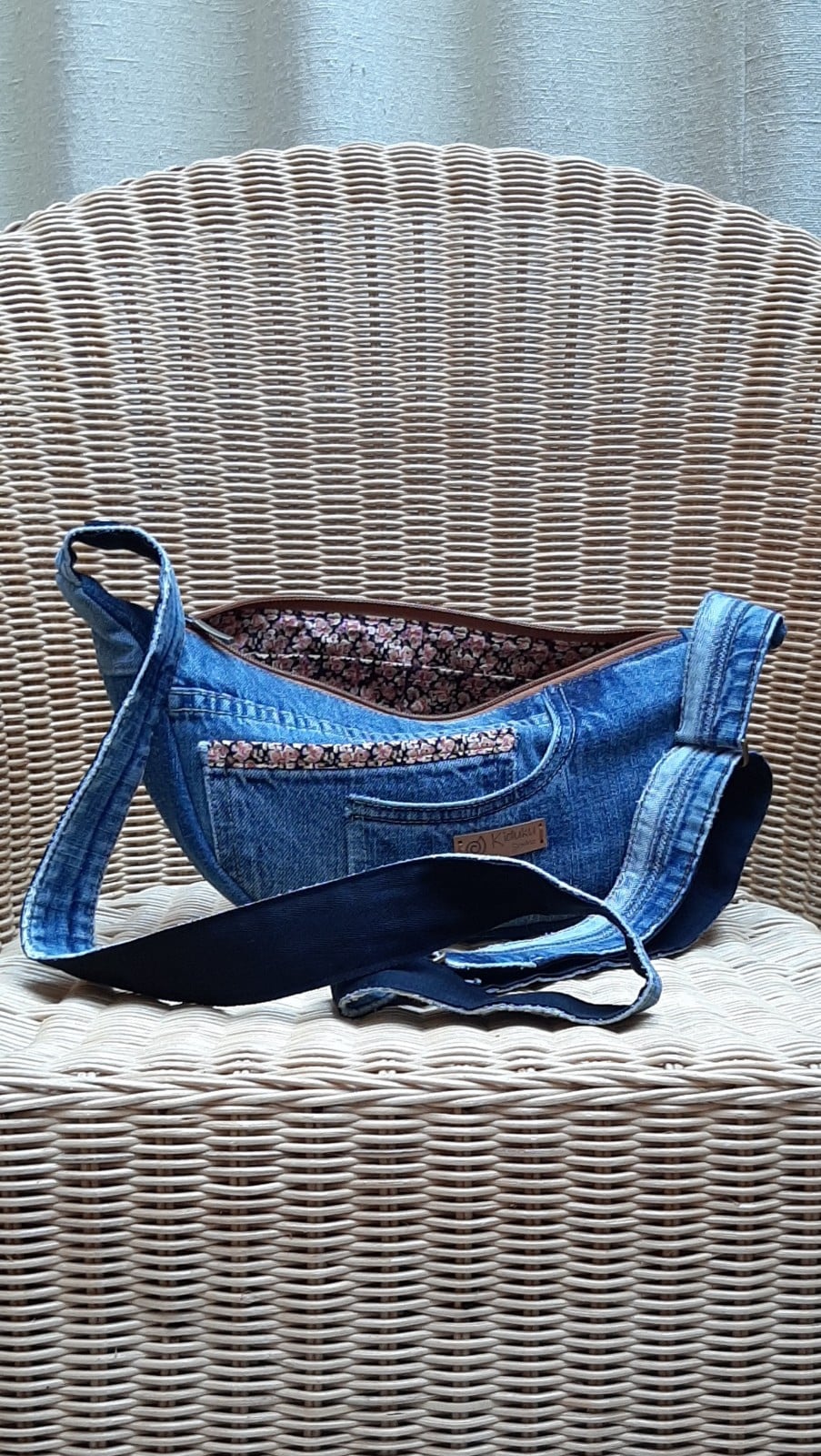 Denim slingbag / crossbodybag donker - 139651 Denim slingbag / crossbodybag donker