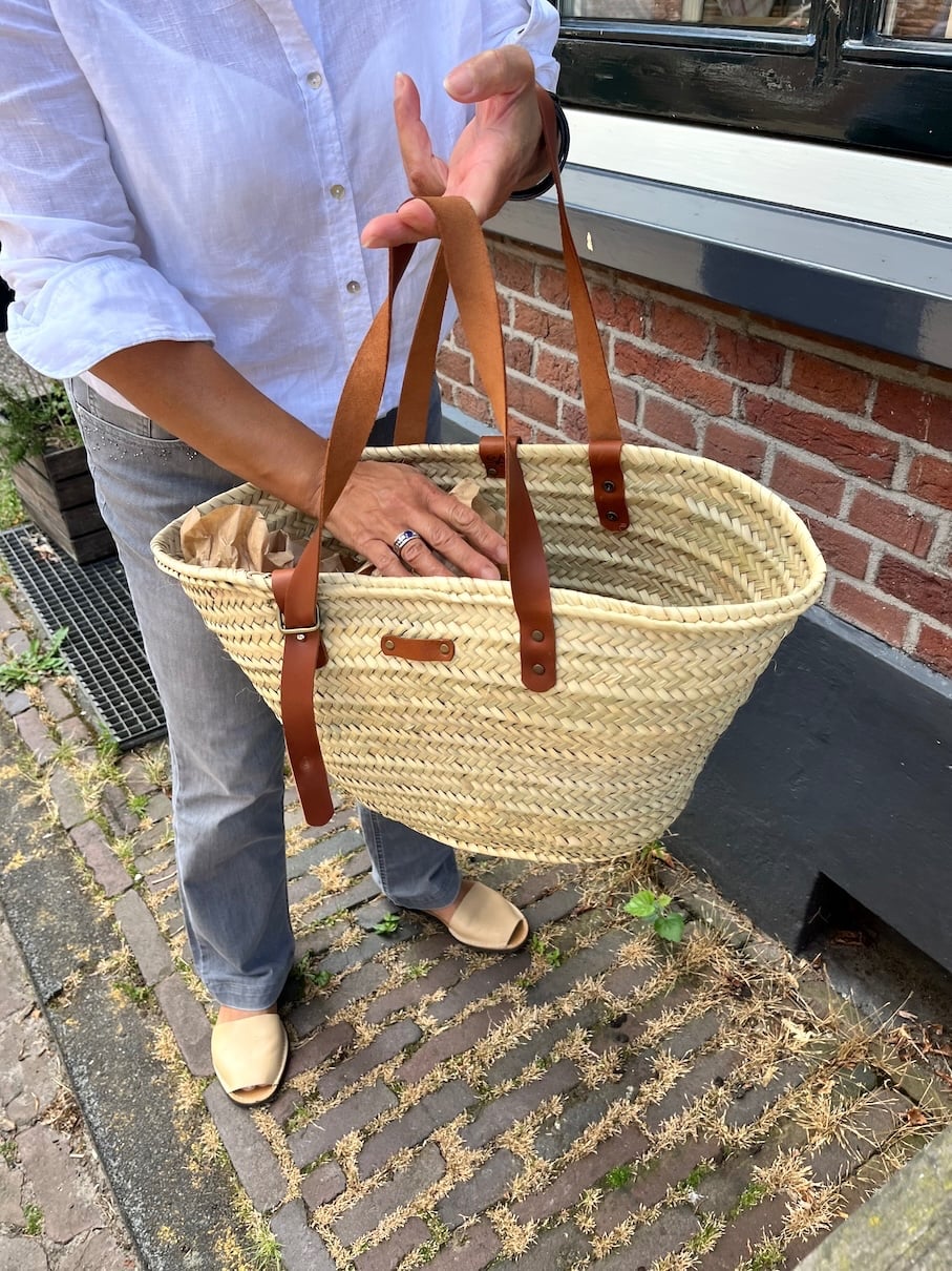 Rieten tas met verstelbare leren hengsels