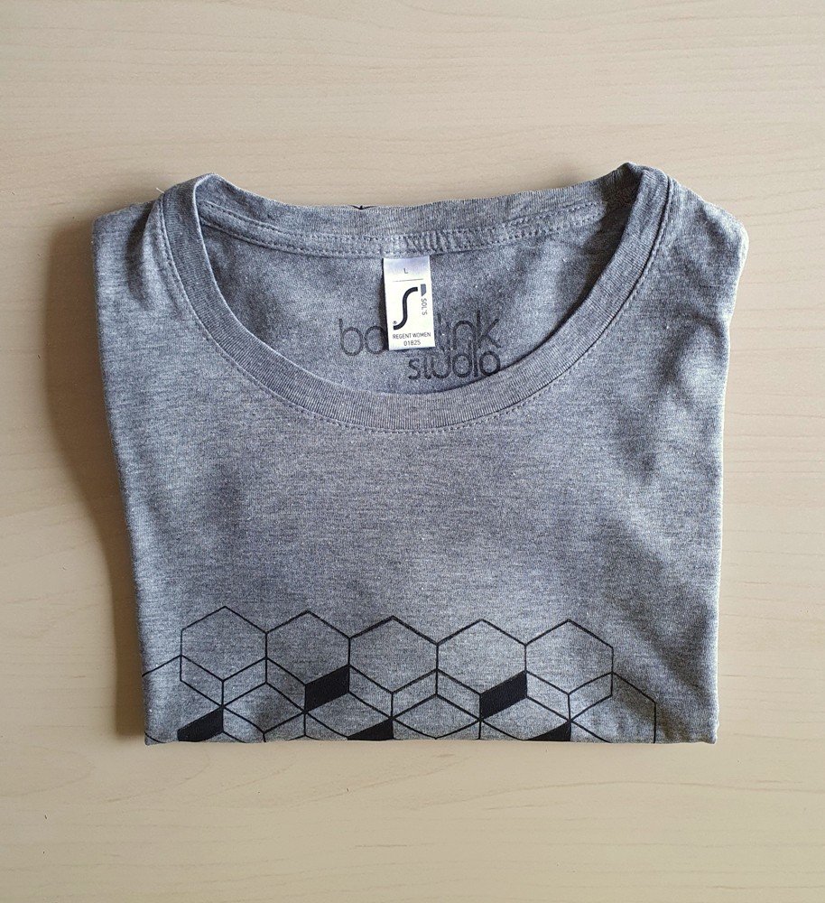 Hand bedrukt grijs katoenen-viscose t-shirt, zwart bijenkorf design, … - 137014 Hand bedrukt grijs katoenen-viscose t-shirt, zwart bijenkorf design, women's, large
