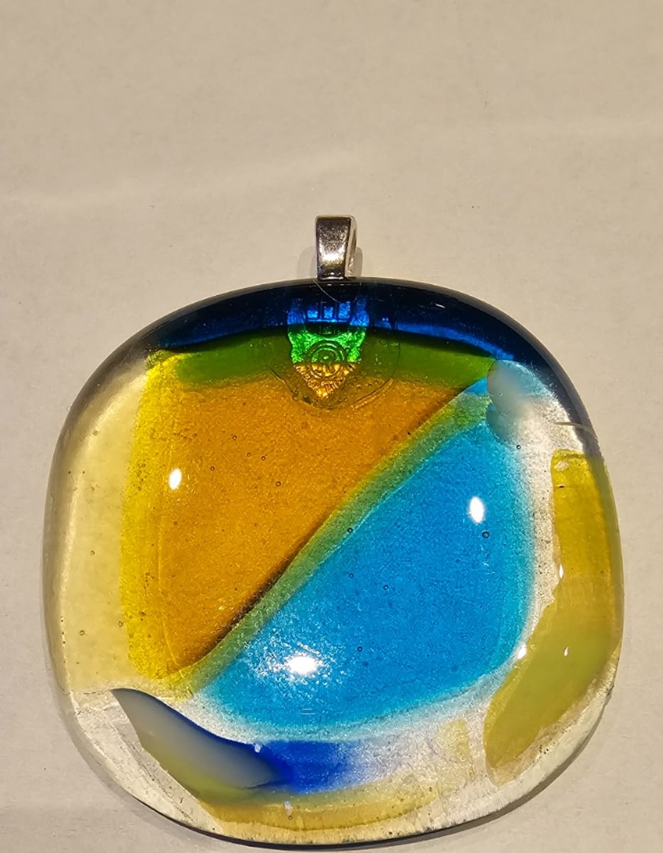 Hanger gemaakt d.m.v glasfusing Geel/blauw