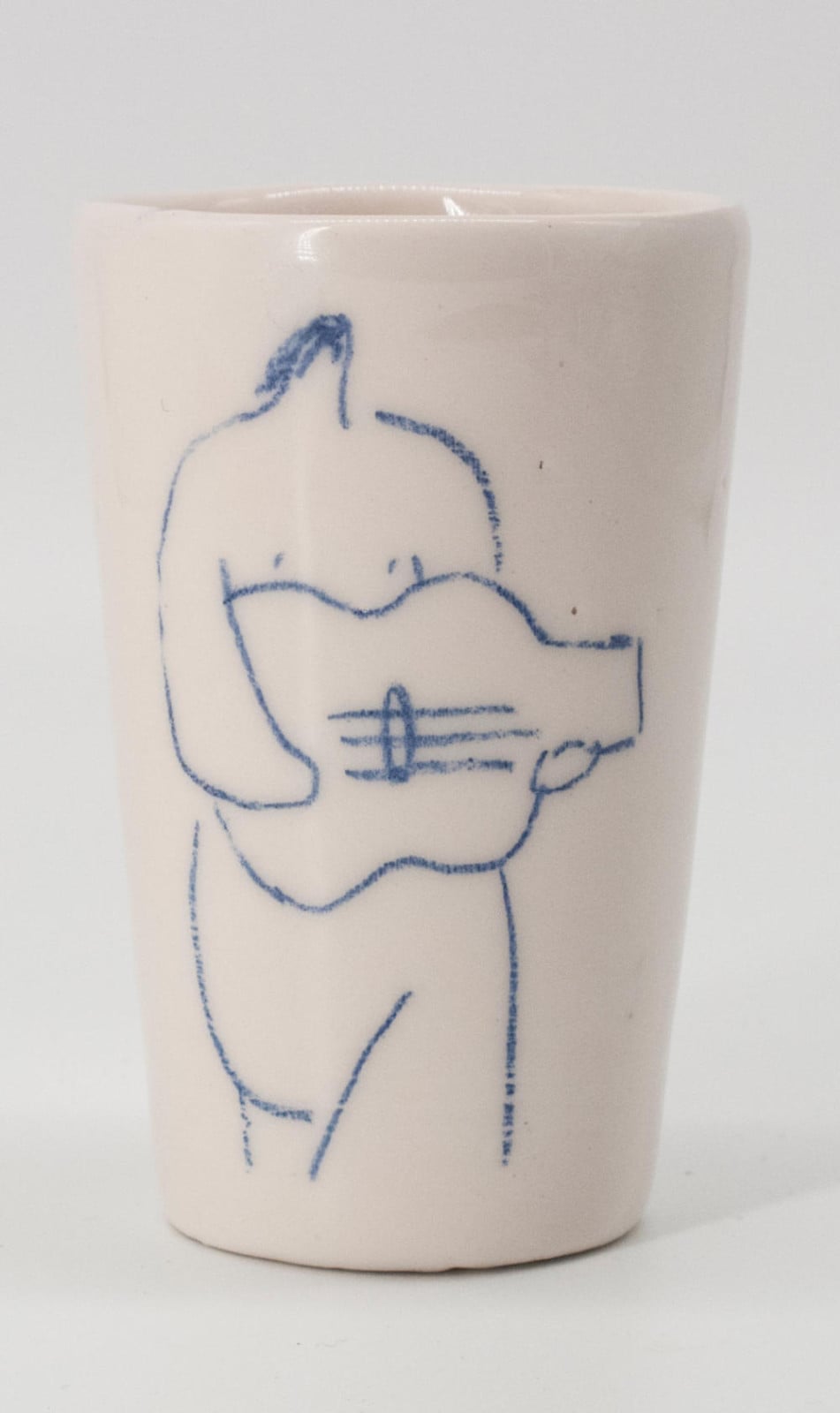 Beker4, keramiek (gietklei) met onderverfglazuurpotlood tekening, Nicolaas Maathuis (NIC-O)