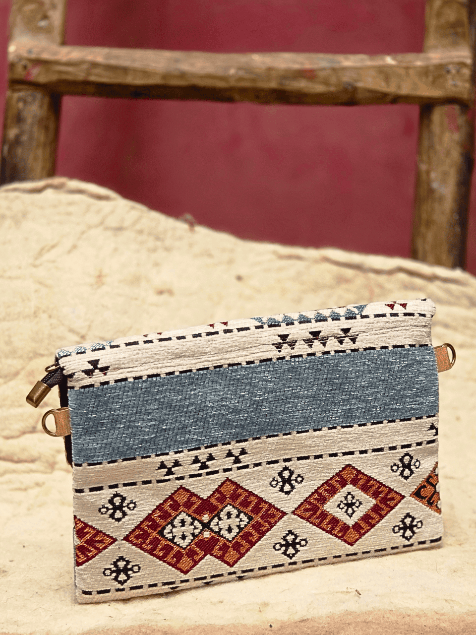 Atlas Piedra Clutch - Baby Blue