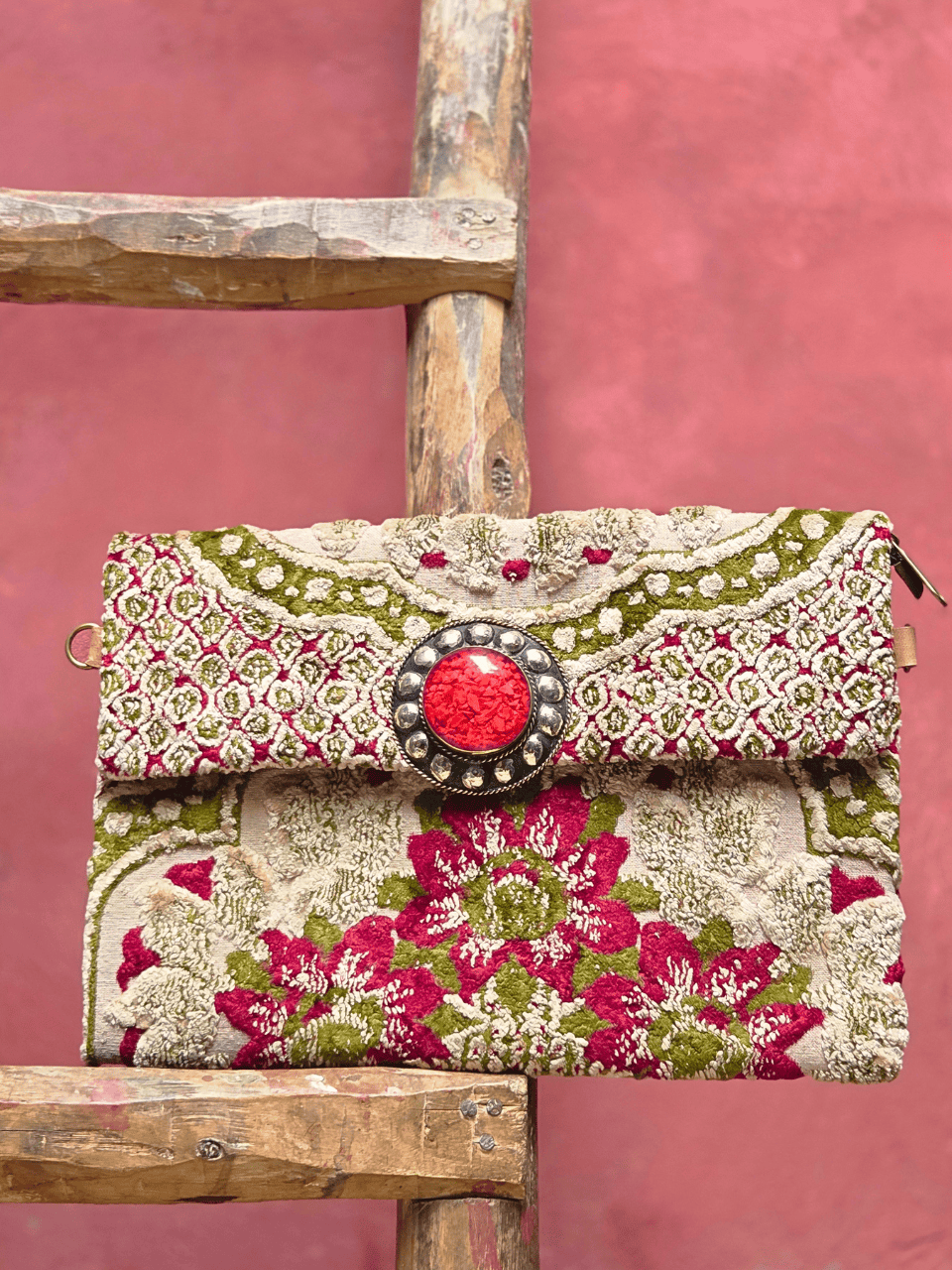 Atlas Piedra Clutch - Red/Green