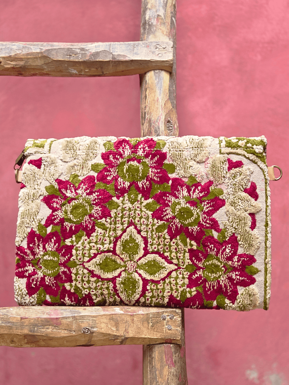 Atlas Piedra Clutch - Red/Green