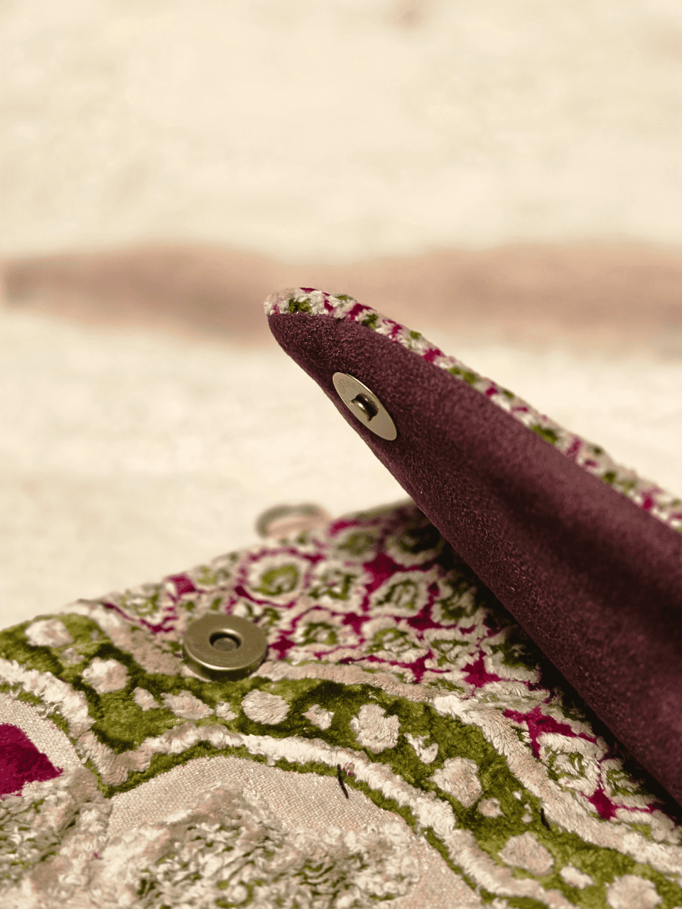 Atlas Piedra Clutch - Red/Green