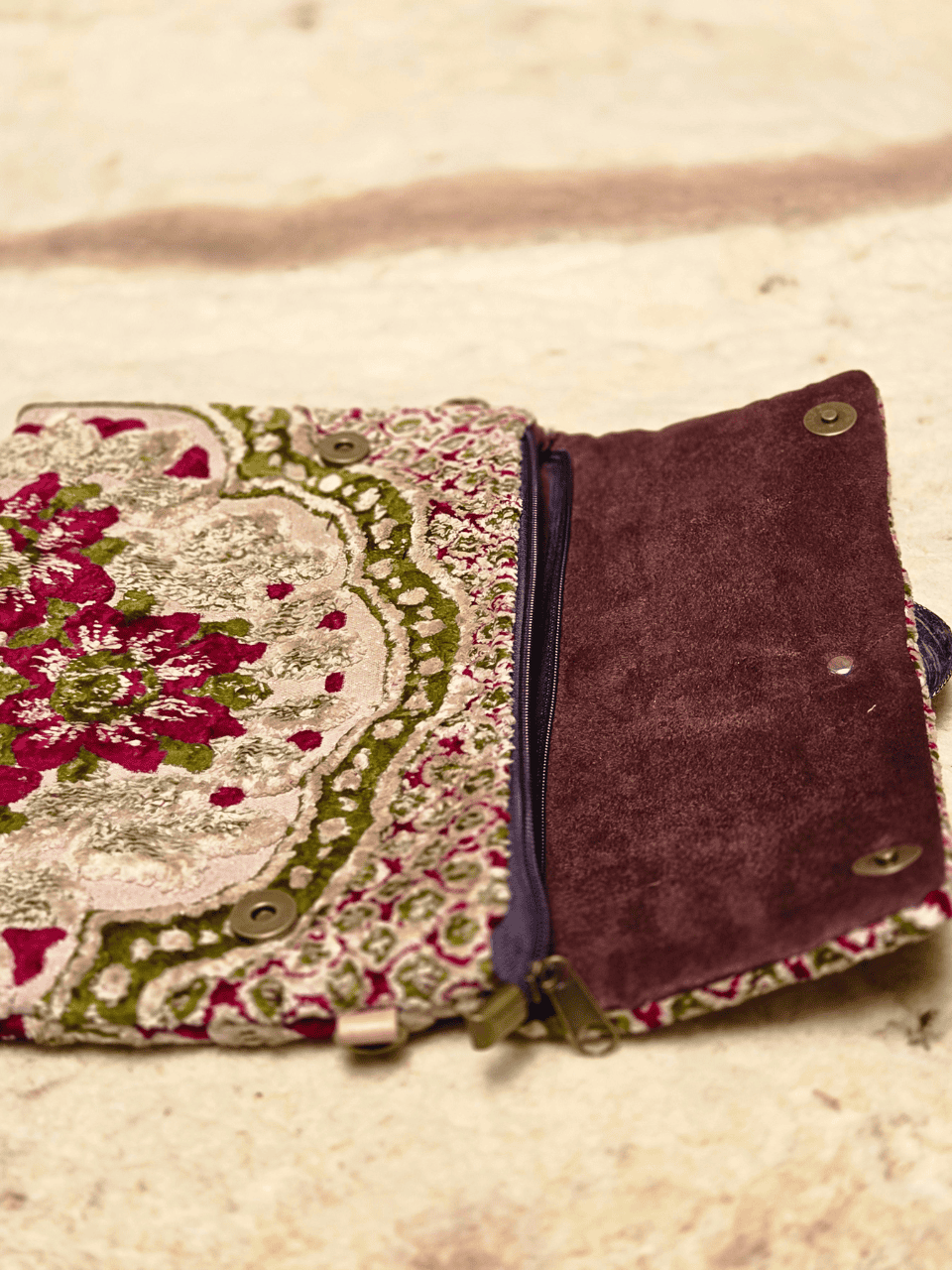 Atlas Piedra Clutch - Red/Green