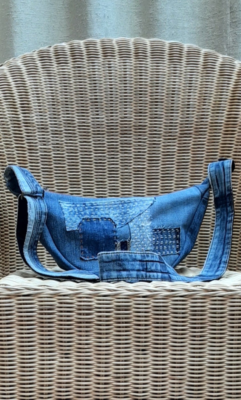 Denim slingbag / crossbodybag donker - 139652 Denim slingbag / crossbodybag donker