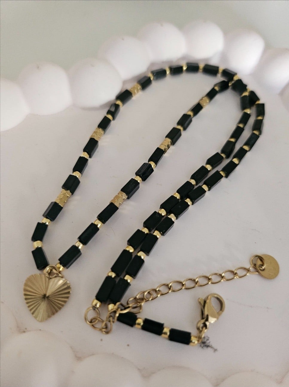 Elegante ketting met zwarte Agaat & hart – RVS 16K verguld