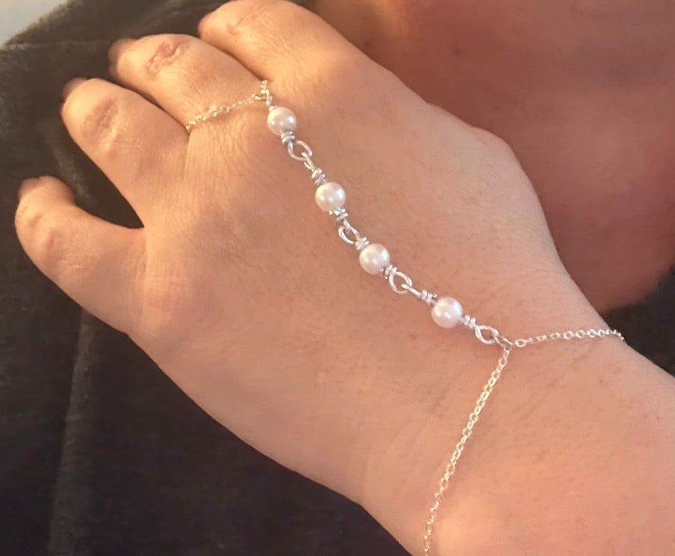 Zilveren parel handketting