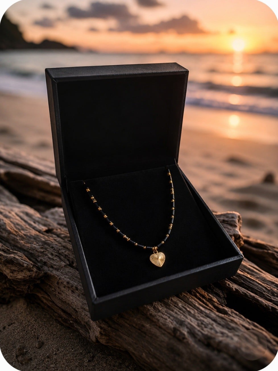 Elegante ketting met zwarte Agaat & hart – RVS 16K verguld