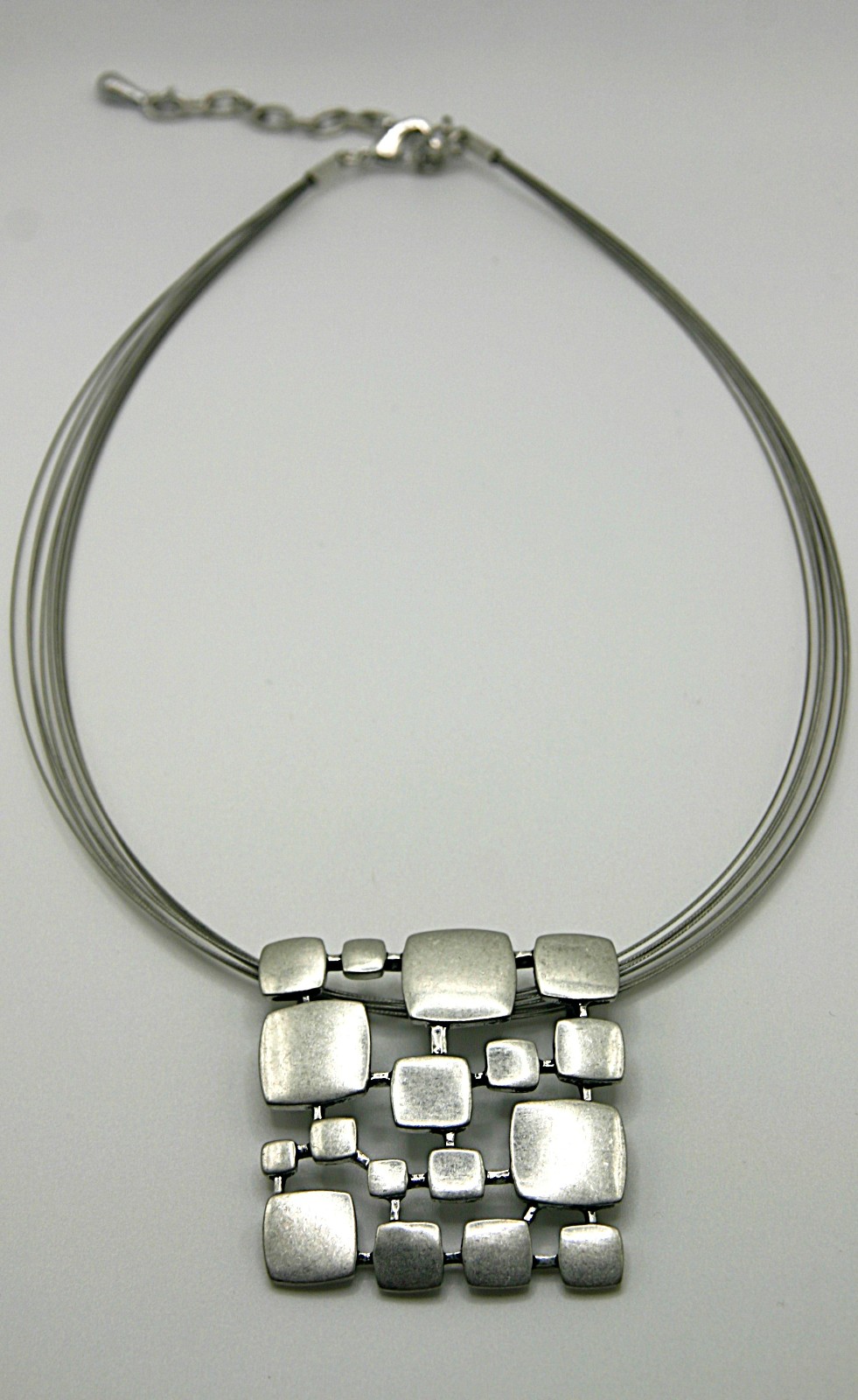 Squarred ketting met zilverkleurige hanger