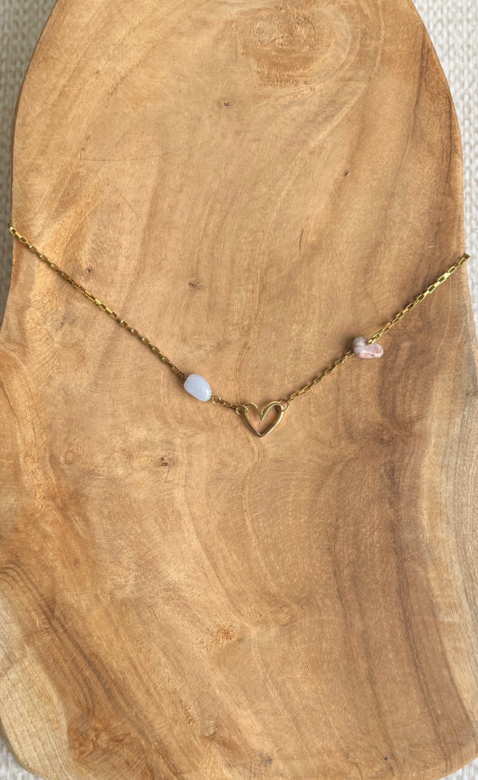 Vergulde ketting met hartje en kraaltjes van agaat en jaspis