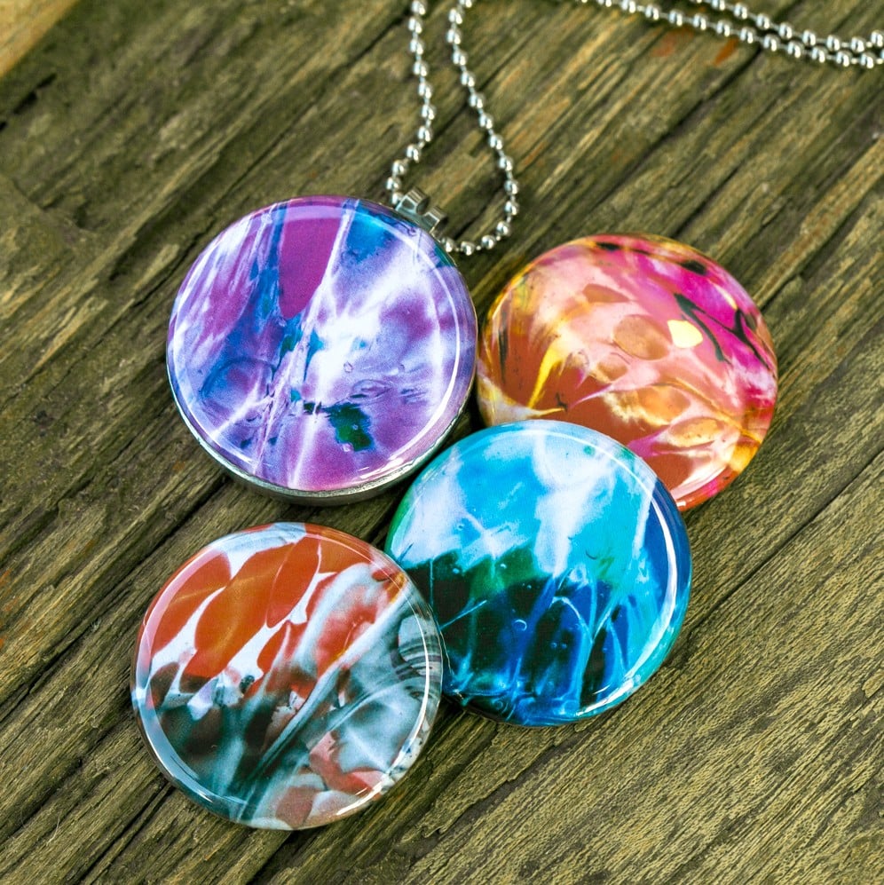 Foto medaillon ketting met 4 verschillende verwisselbare voorkanten met close up foto`s van glas in verschillende tinten,